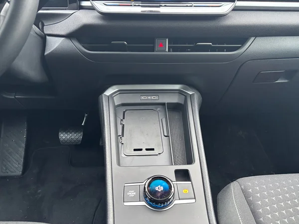 VOLKSWAGEN T-Roc (2026) — foto 4 van 24