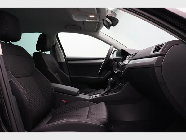 SKODA Superb Combi (2022) — foto 7 van 27