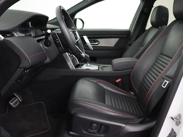 Land Rover Discovery Sport (2023) — foto 2 van 31