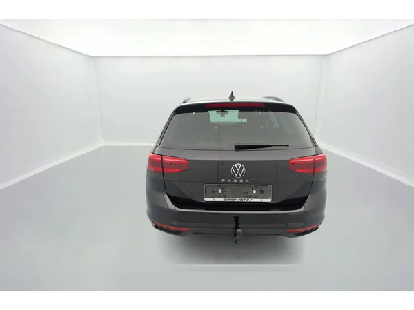 VOLKSWAGEN Passat Variant (2024) — foto 34 van 35