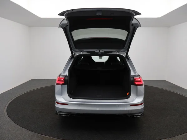 VOLKSWAGEN Golf VIII SW (2024) — foto 9 van 27