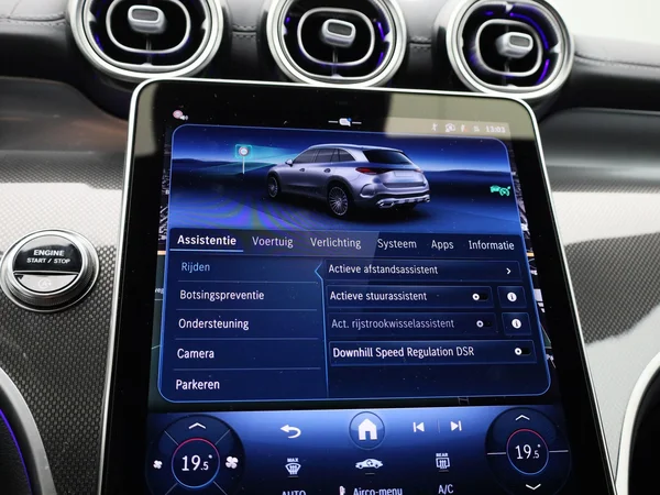 Mercedes-Benz GLC (2025) — foto 24 van 51