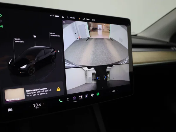 Tesla Model Y (2023) — foto 13 van 39