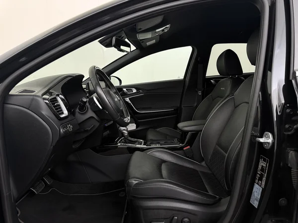 KIA Cee'd (2021) — foto 2 van 27