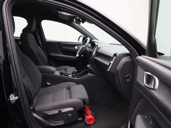 Volvo XC40 (2023) — foto 28 van 42