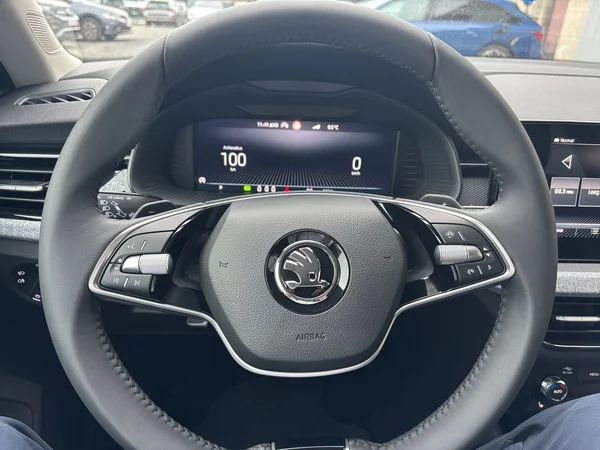 SKODA Kamiq (2024) — foto 15 van 22