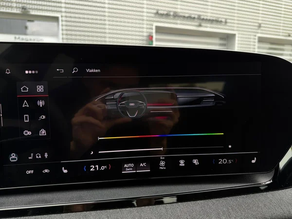 AUDI Q6 e-tron (2025) — foto 5 van 24