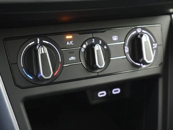 VOLKSWAGEN Polo (2024) — foto 15 van 23