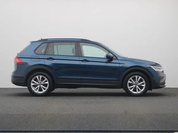 VOLKSWAGEN Tiguan (2022) — foto 20 van 22