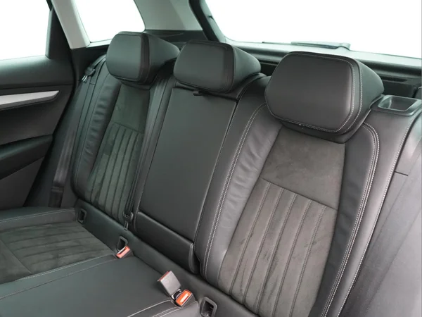 SKODA Karoq (2023) — foto 3 van 27