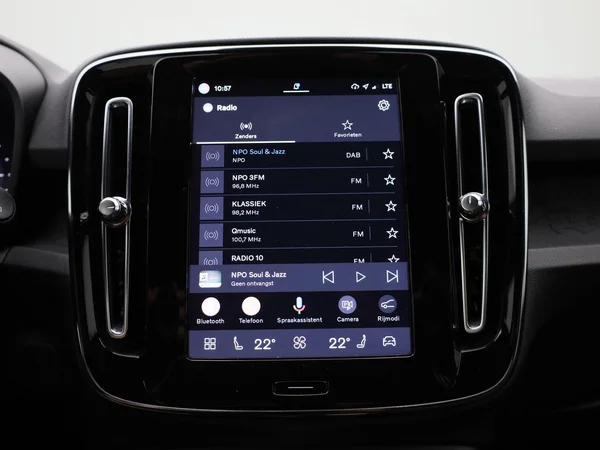 Volvo XC40 (2023) — foto 14 van 45