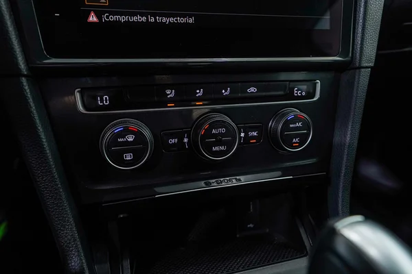 Volkswagen E-Golf (2019) — foto 18 van 75