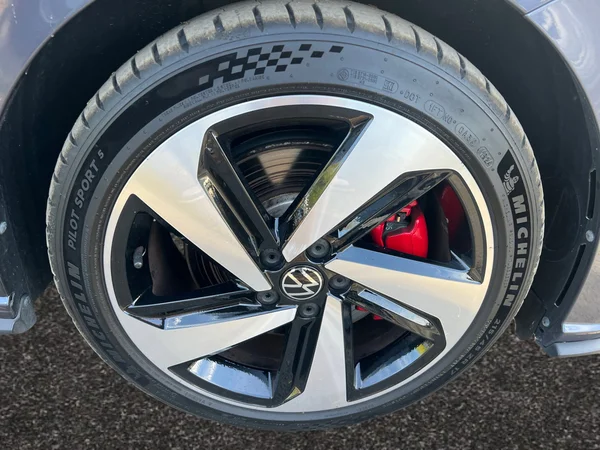 VOLKSWAGEN Polo GTI (2024) — foto 13 van 24