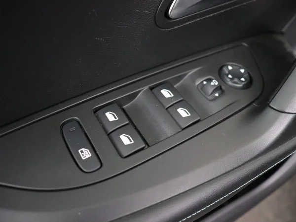 PEUGEOT 2008 (2022) — foto 19 van 27