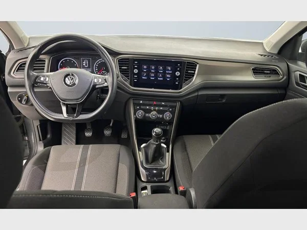 Volkswagen T-Roc (2018) — foto 2 van 15
