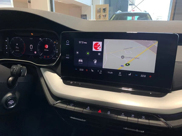SKODA Octavia Combi (2021) — foto 6 van 30