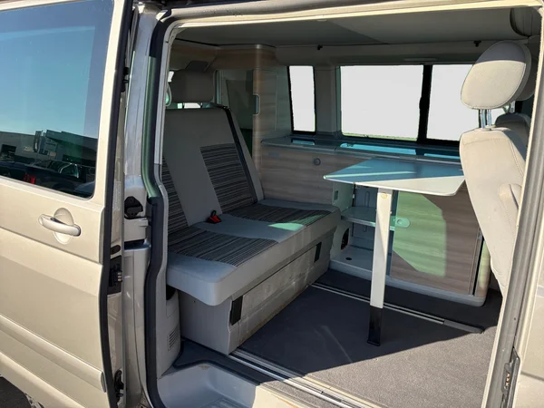 VOLKSWAGEN Transporter T5 Caravelle Swb (2011) — foto 9 van 21
