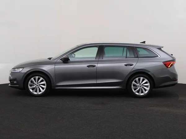 SKODA Octavia Combi (2024) — foto 13 van 18