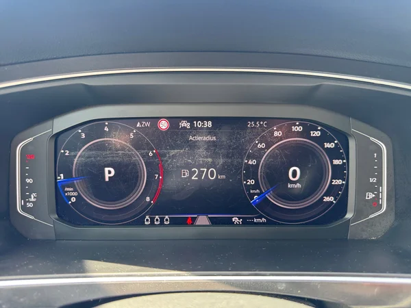 VOLKSWAGEN Tiguan (2022) — foto 14 van 23