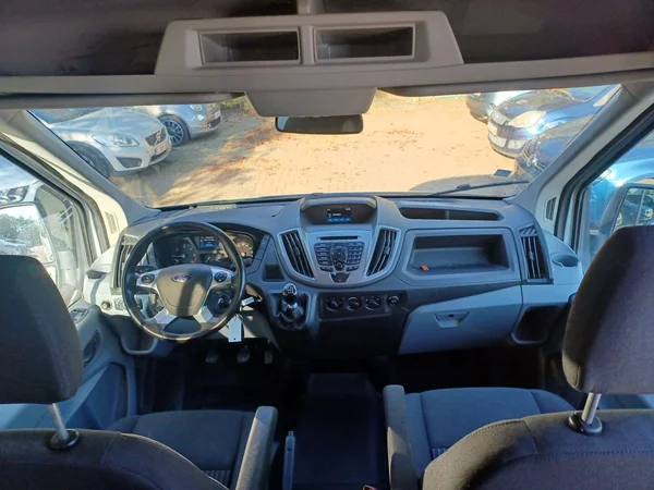 Ford Transit (2019) — foto 3 van 15