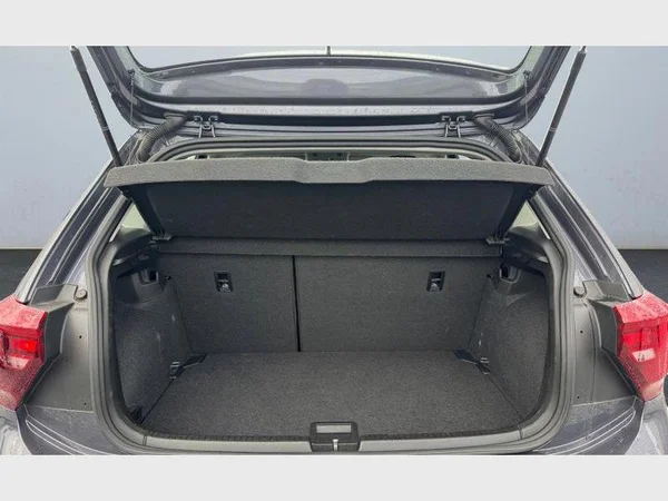 VOLKSWAGEN Polo (2023) — foto 24 van 24