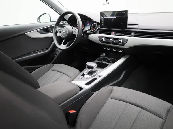 Audi A4 (2024) — foto 36 van 46