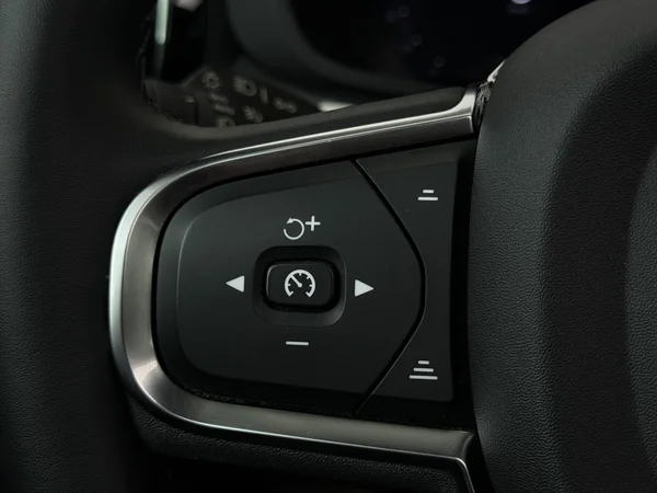 VOLVO XC60 (2022) — foto 9 van 30