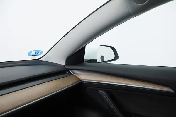 Tesla Model 3 (2023) — foto 19 van 83
