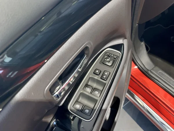 Mitsubishi Outlander (2018) — foto 6 van 21