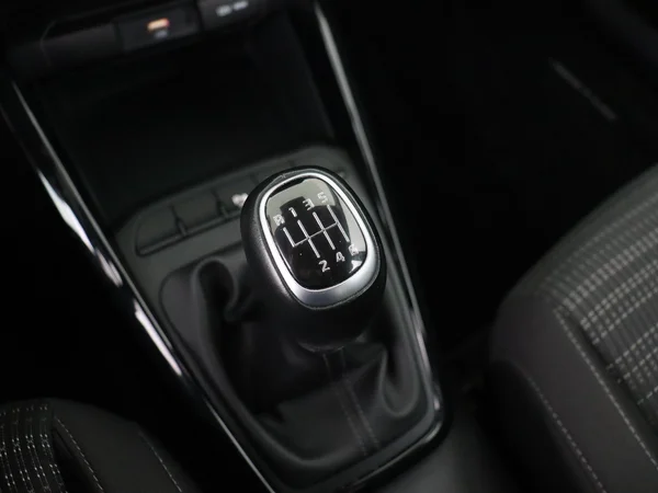 KIA Stonic (2023) — foto 4 van 23