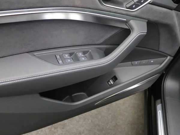 AUDI Q8 e-tron (2024) — foto 13 van 32