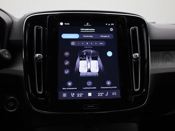 Volvo XC40 (2024) — foto 13 van 48