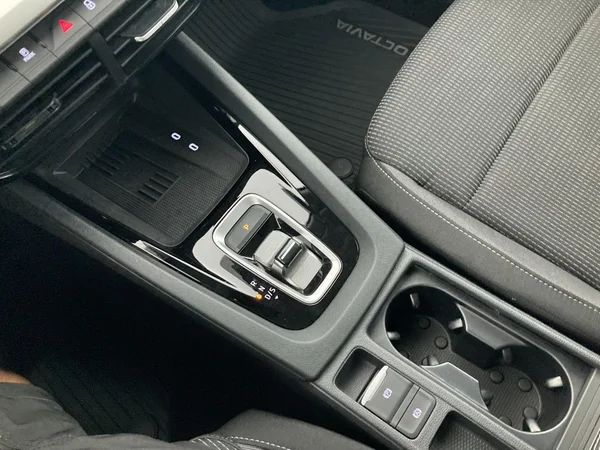 SKODA Octavia Combi (2025) — foto 6 van 36