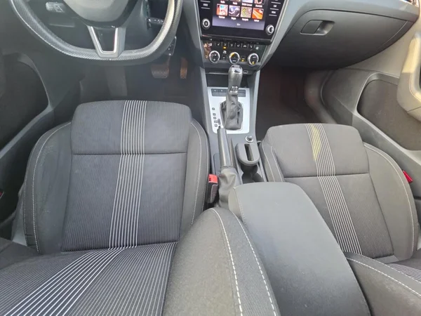 SKODA Octavia SW (2019) — foto 3 van 24