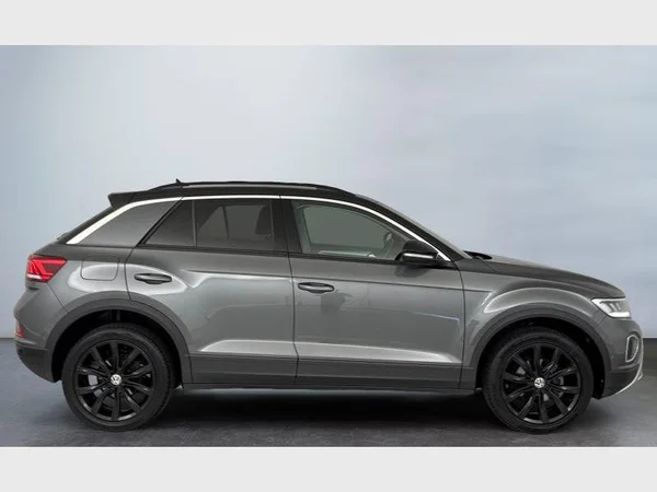 Volkswagen T-Roc (2022) — foto 21 van 27