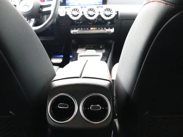 Mercedes-Benz CLA (2024) — foto 16 van 32