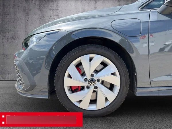 Volkswagen Golf VIII GTE (2023) — foto 6 van 10