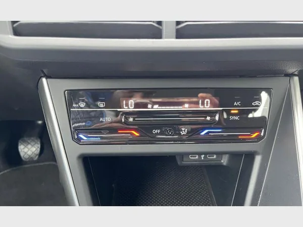VOLKSWAGEN Taigo (2024) — foto 14 van 25