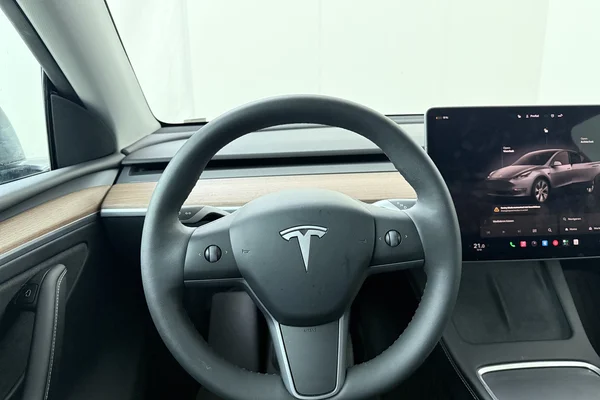 Tesla Model Y (2023) — foto 2 van 23