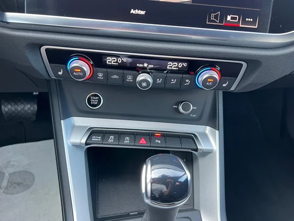 AUDI Q3 Sportback (2025) — foto 9 van 24