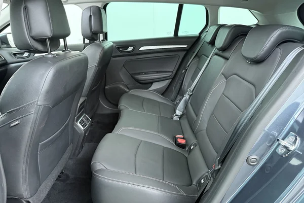 Renault Megane SW Phase II E-TECH (PHEV) (2021) — foto 23 van 24