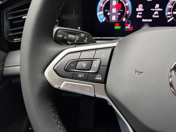 VOLKSWAGEN Tiguan (2026) — foto 2 van 19