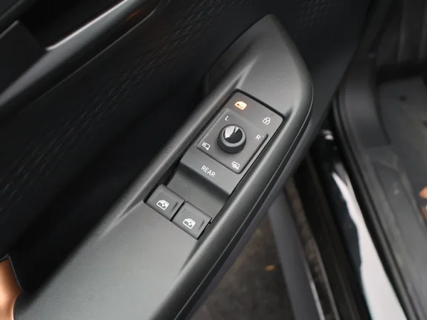 CUPRA Born (2025) — foto 9 van 25