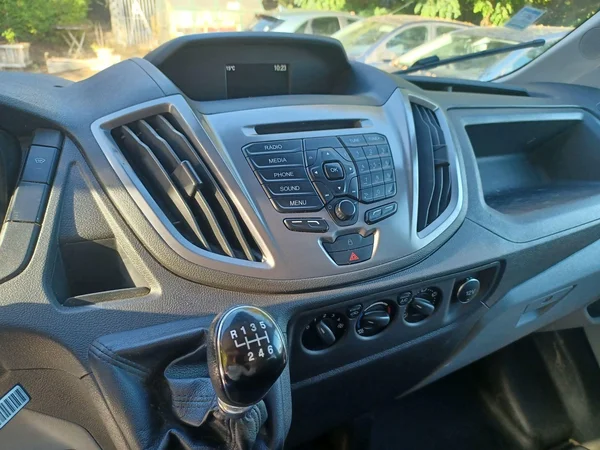 Ford Transit (2019) — foto 4 van 15