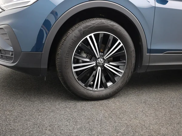 VOLKSWAGEN Tiguan (2022) — foto 14 van 21