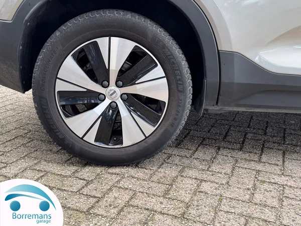Volvo XC-40 (2020) — foto 17 van 44