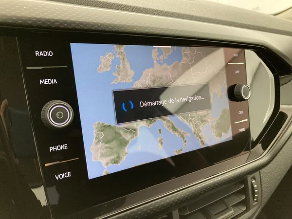 VOLKSWAGEN T-Cross (2023) — foto 2 van 36