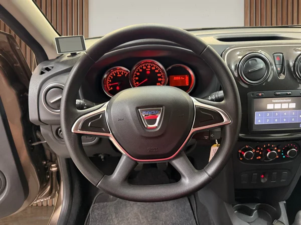 Dacia Logan (2018) — foto 6 van 27
