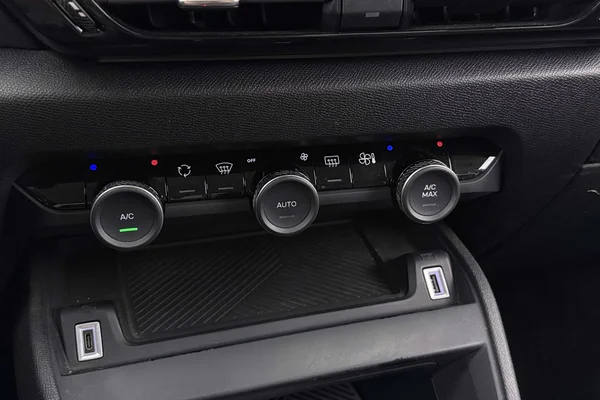 Citroen C4 (2023) — foto 4 van 39