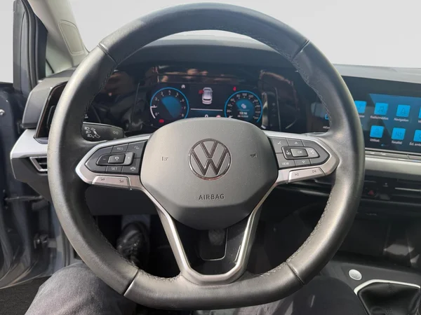 VOLKSWAGEN Golf VIII (2024) — foto 16 van 21